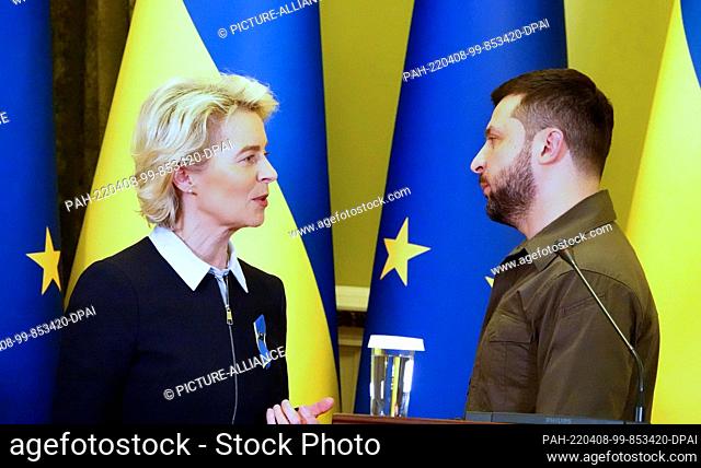 08 April 2022, Ukraine, Kiew: EU Commission President Ursula von der Leyen (l) speaks at a joint press conference with Volodymyr Selenskyj, President of Ukraine