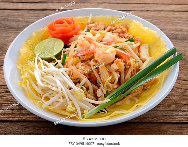 pad thai. Thai style noodles