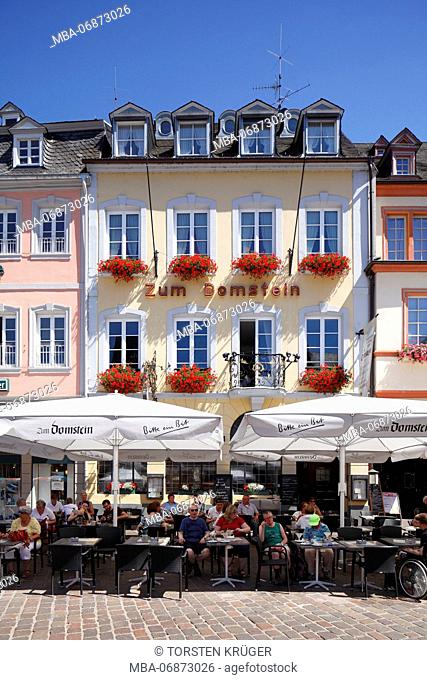 Cafe and house Zum Domstein at Trier main market (Hauptmarkt), Trier, Rhineland-Palatinate, Germany, Europe