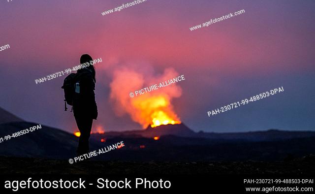 dpatop - 21 July 2023, Iceland, Fagradalsfjall: Lava erupts from the crater of a volcano near the mountain Litli-Hrútur, about 40 kilometers southwest of...
