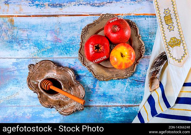 Jewish Holiday Rosh hashanah honey and apples with pomegranate traditional symbols