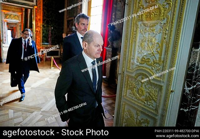 11 March 2022, France, Versailles: German Chancellor Olaf Scholz (SPD) arrives at the Palace of Versailles for a press conference with his government spokesman...