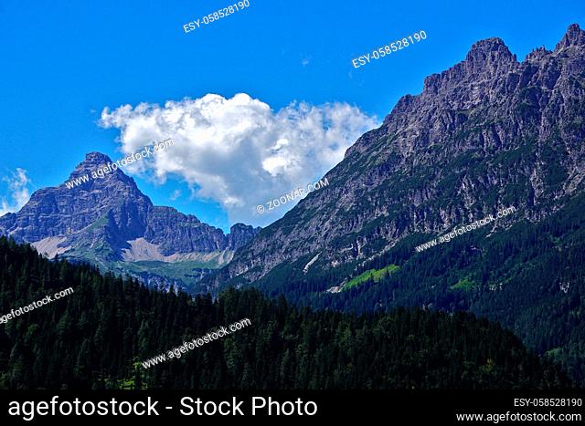 Lechtal, Österreich, Tirol, Blick zum Hochvogel und Roßkarspitze