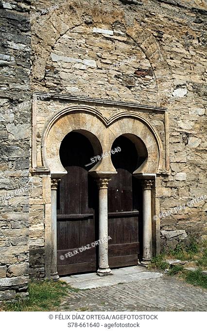 Mozarabic church (Xth century). Portico. Public interest from 1931. It was part of the monastery founded by San Genadio in the IXth century. Siglo IX