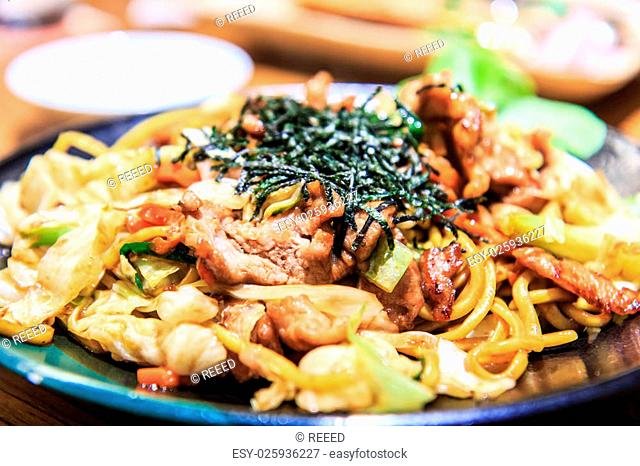 fried noodles with beef yakisoba