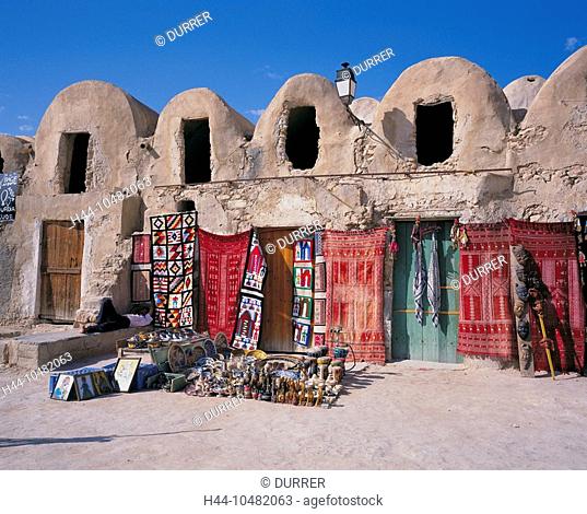10482063, Tunisia, Africa, North Africa, Medenine, Ghorfa, Berber's house, carpets, wall hangings, ceramics, Berber, take it eas