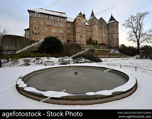 23 January 2023, Thuringia, Schleusingen: Snow lies in the castle garden of Schloss Bertholdsburg. Extensive restoration work is currently being prepared by...