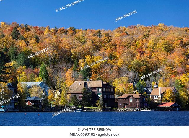 USA, New York, Adirondack Mountains, Blue Mountain Lake, autumn