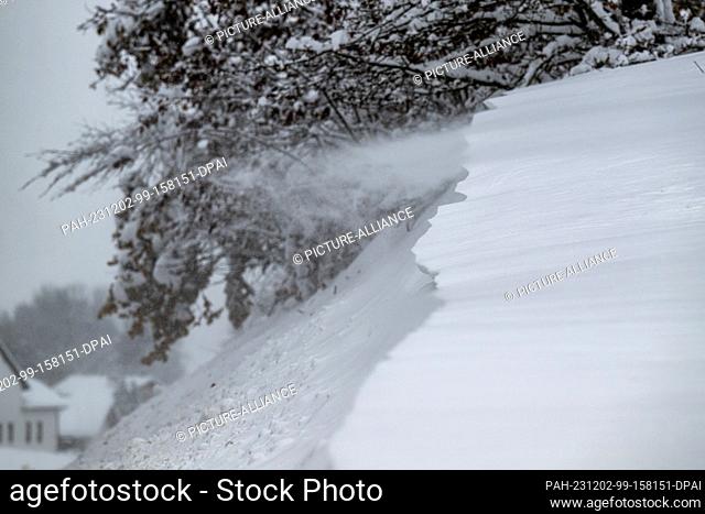 02 December 2023, Bavaria, Hunderdorf: A snowdrift on a hill. Snow and ice caused major disruption in southern Germany on Saturday