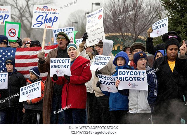 Allen Park, Michigan - An interfaith group of Muslim, Baptist and other religious leaders picketed a Lowe's home improvement store to protest the chain' action...