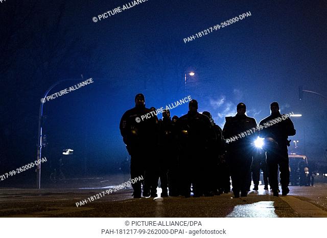 17 December 2018, Hamburg: Police forces accompany a demonstration against a G20 trial. On 18.12.2018, a G20 trial begins before the regional court in Hamburg...