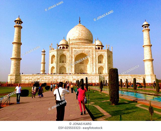 Frontansicht des Taj Mahal in Agra, Indien. Frontal view of Taj Mahal in Agra, India