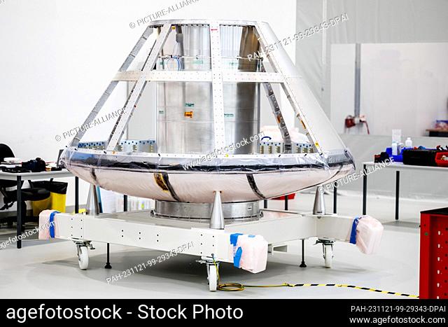 20 November 2023, Bavaria, Planegg: The prototype of the Nyx-Earth space capsule can be seen in the integration hall of the European spacecraft manufacturer...