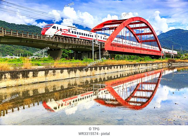 Puyuma Express go through Kecheng Iron Bridge;Taiwan