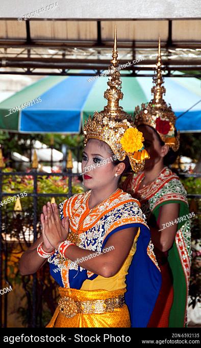 BANGKOK - APRIL 4: Unidentified girl in tradition costume dancing a riligious dance on April 04, 2011 in bangkok, Thailand