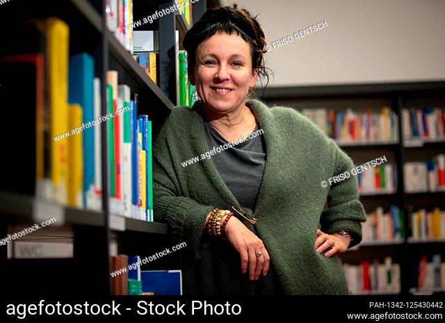 10 October 2019, North Rhine-Westphalia, Bielefeld: Polish author Olga Tokarczuk is standing at a bookshelf in the run-up to a reading