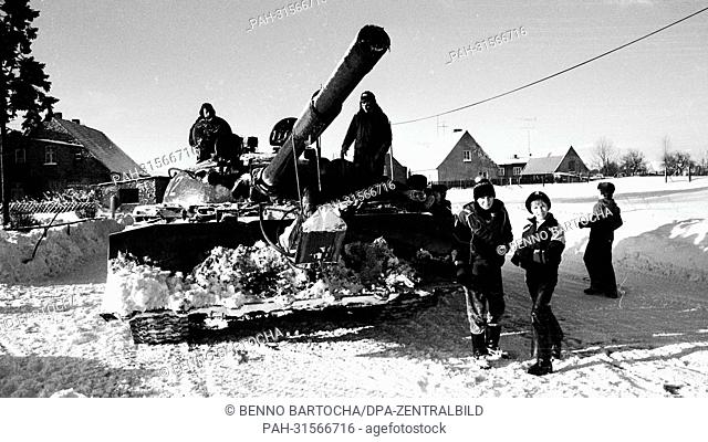 Children from the village of Lebbin pose on 03/01/1979 at a Soviet tank with sliding shield, which was ordered from the garrison Neustrelitz to the plump of the...