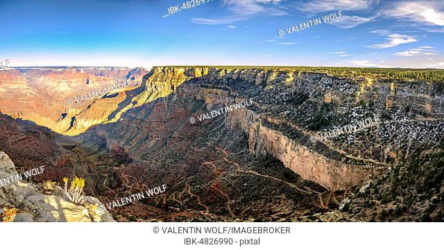 Gorge of the Grand Canyon with Bright Angel Trail, view from Maricopa Point, eroded rock landscape, South Rim, Grand Canyon National Park, Arizona, USA