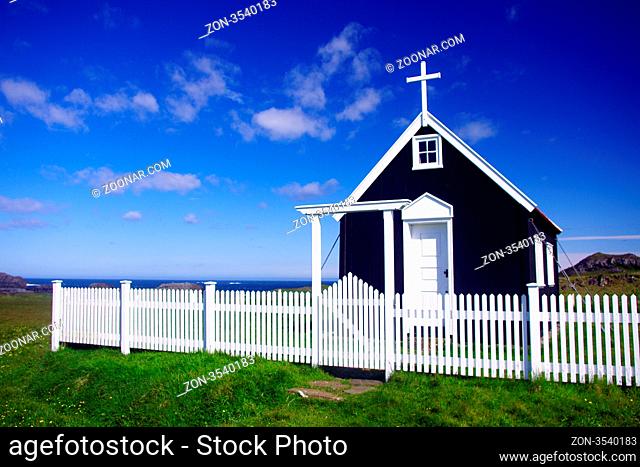 Auf der heute unbewohnten Insel Papey steht eine winzige Kirche - nächster Stopp nach Süden ist die Antartktis (auf diesem Längengrad) ..