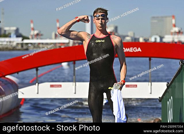 Florian WELLBROCK (GER), at the finish, jubilation, joy, enthusiasm , , winner winner, Olympic champion swimming, open water, long distance swimming
