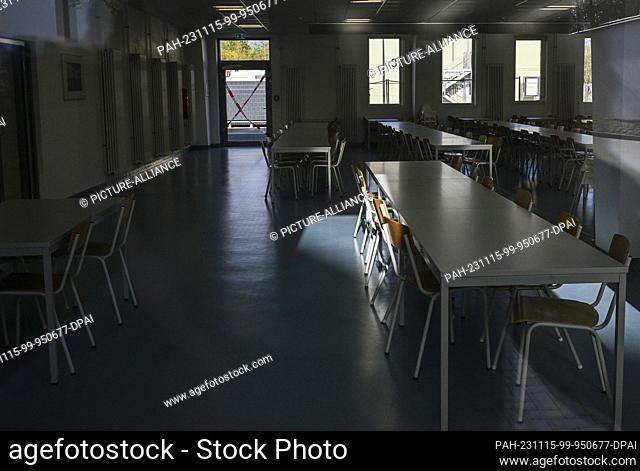 14 November 2023, Brandenburg, Zossen / Ot Wünsdorf: The dining room of the initial reception facility of the Central Foreigners' Registration Office (ZABH)