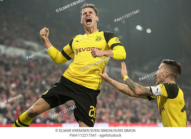 goalkeeper Lukasz PISZCZEK (left, DO) and Marco REUS (DO) cheer about the goal to 2: 1 for Borussia Dortmund, jubilation, cheer, cheering, joy, cheers