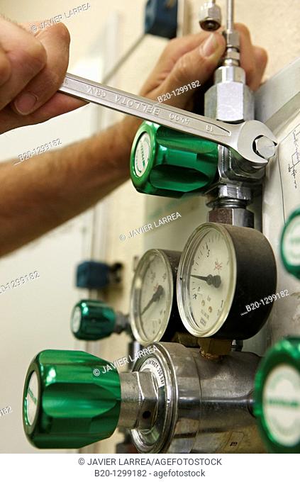 Gas maintenance, pressure valves, wrench