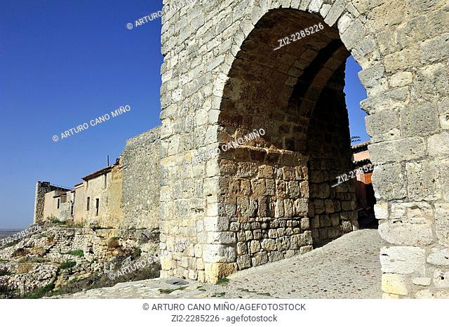 Arco de la Villa in the Walls, XII-XIIIth centuries. Urueña, Valladolid, Spain