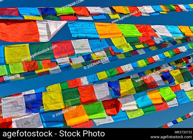 Buddhistische Gebetsfahnen, Boudhanath Stupa, Kathmandu, Nepal / Buddhist prayer flags, Boudhanath Stupa, Kathmandu, Nepal