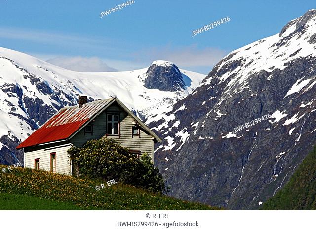 house in Fjaerlandsfjord , Norway, Mundal