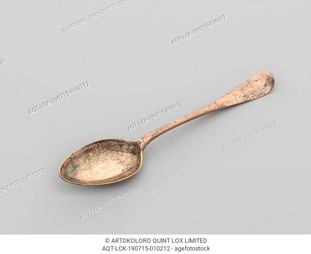 Dessert spoon with the helmet sign Clifford, The egg-shaped bowl is connected by means of some praise to the flat, curved handle