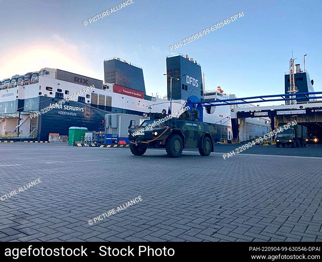 04 September 2022, Lithuania, Klaipeda: A military vehicle of the German Armed Forces drives off a ferry Photo: Alexander Welscher/dpa