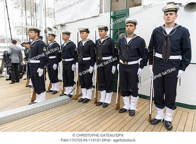 Sailors with rifled guns stand on deck of the Argentinian training sailing ship 'Libertad' after it moored at the Ueberseebruecke (lit