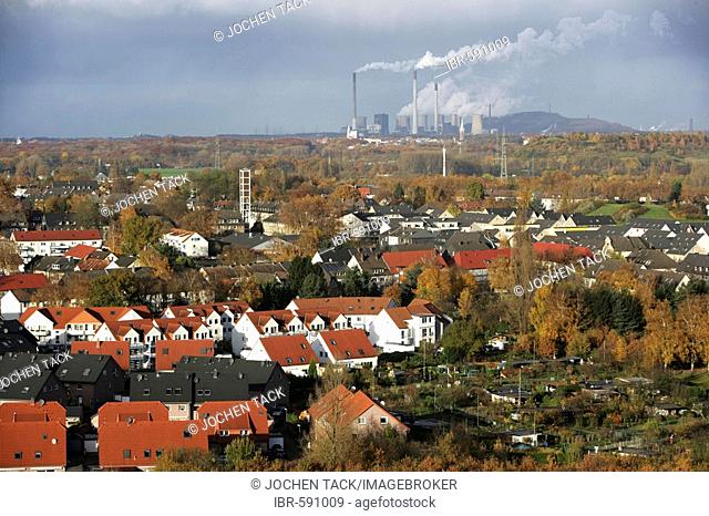 Residential area with Scholven coal-fired power station in background, Bottrop, North Rhine-Westphalia, Germany, Europe