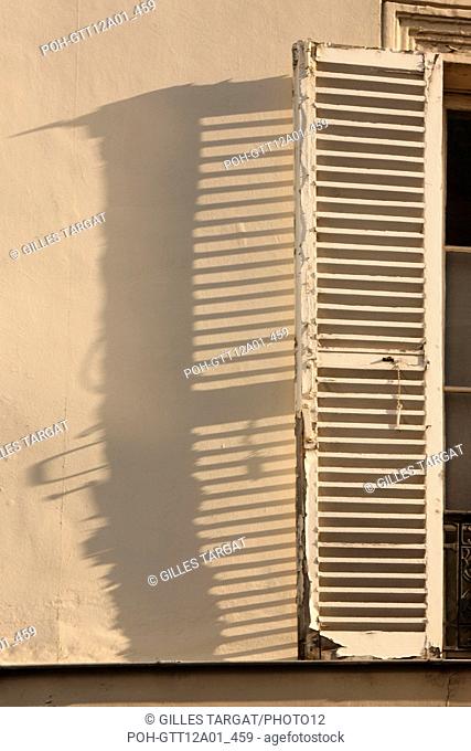 France, ile de france, paris 1er arrondissement, rue du pelican, ombre portee d'un volet sur le mur, Date : 2011-2012 Photo Gilles Targat