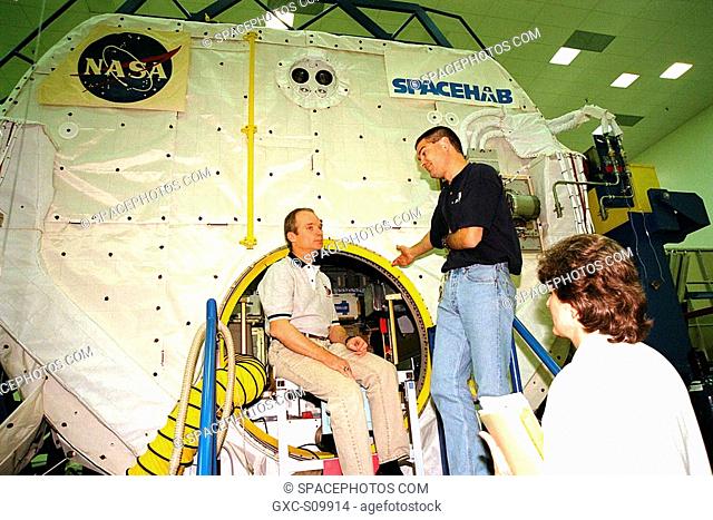 03/26/1998 --- The STS-91 crew participate in the Crew Equipment Interface Test CEIT for their upcoming Space Shuttle mission at the SPACEHAB Payload Processing...