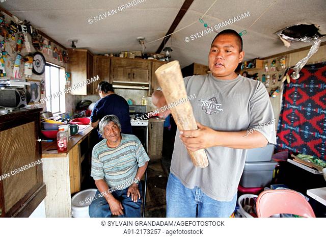 USA, Arizona, Hopi reservation, Roger Jackson hopi kachinas craftsman in Hostervilla with his family