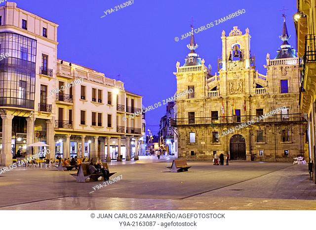 The Ayuntamiento, City Hall of Astorga by night, La Maragateria, Leon, Castilla y Leon, Spain
