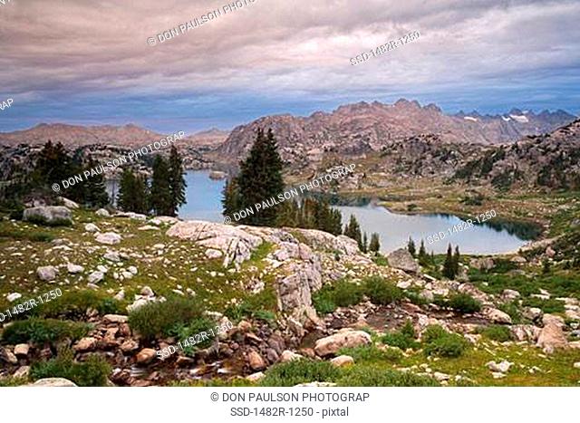 Lake surrounded by mountains, Island Lake, Bridger-Teton National Forest, Wind River Range, Wyoming, USA
