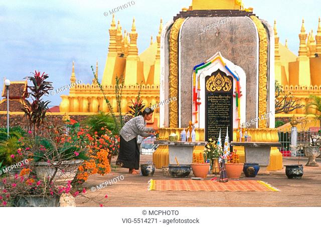 Laos Vientiane Buddha religion woman praying That Luang Temple - 01/01/2016
