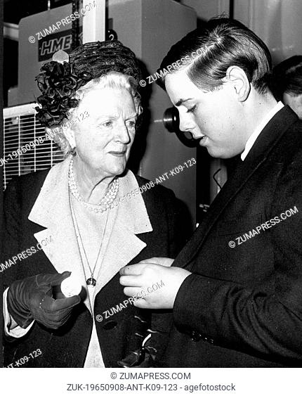 Sep. 8, 1965 - London, England, U.K. - LADY CLEMENTINE CHURCHILL and her grandson NICHOLAS SOAMES closely examine one of the crowns at the Royal mint today
