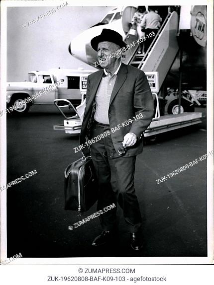 Aug. 08, 1962 - New York International Airport, August 17, 1962..Jimmy Durante shown on his arrival here from Los Angeles via TWA SuperJet