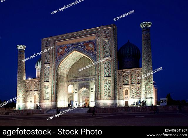 Sher-Dor Madrasah on Square Registan, the inscription above the gate in a special Arabic script it says