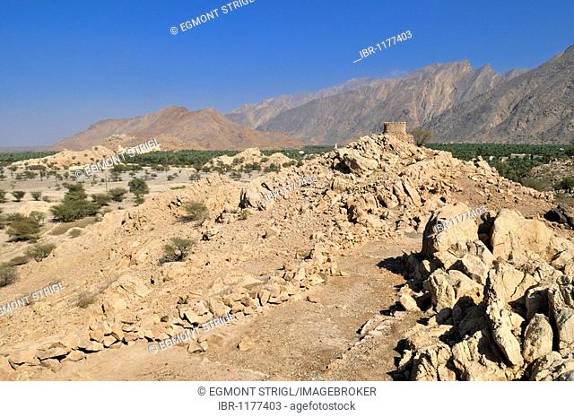 Historic adobe watchtower near Nakhal, Nakhl, Hajar al Gharbi Mountains, Batinah Region, Sultanate of Oman, Arabia, Middle East