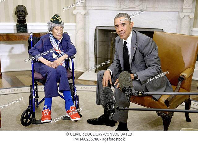 United States President Barack Obama, right, meets with 110-year-old Emma Didlake of Detroit, Michigan, the nation's oldest living veteran