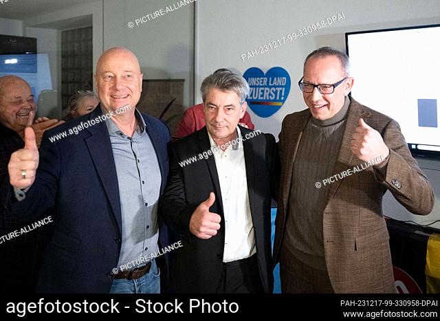 dpatop - 17 December 2023, Saxony, Pirna: Jan Zwerg (l-r), Secretary General of the AfD in Saxony, Tim Lochner, the AfD's candidate for mayor, and Jörg Urban