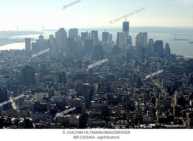 View from the Empire State Building to the south with the skyline of Lower Manhattan, Financial District, New York City, New York, USA, North America