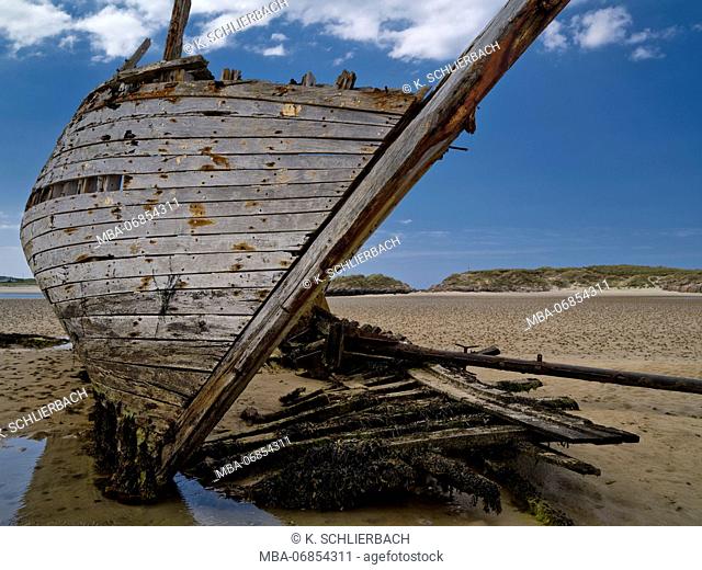 Ireland, Donegal, ship wreck at the Gweedore Bay close Derrybeg