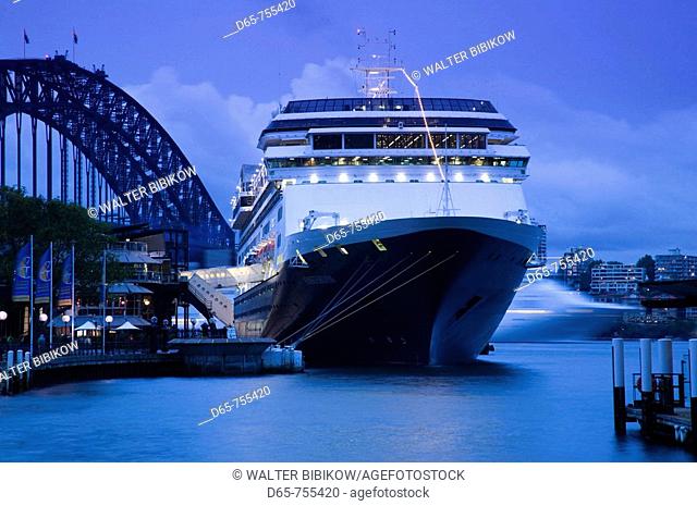 Australia - New South Wales (NSW) - Sydney: Cruise ship 'Amsterdam' in Sydney Harbor in the evening