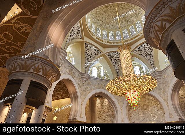 Decorated ceiling with chandelier at Sheikh Zayed Mosque. Abu Dhabi. United Arab Emirates